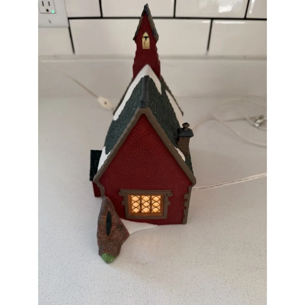 Vintage Dept 56 Dickens Village Lighted DUDDEN CROSS CHURCH 5834-3. - READ